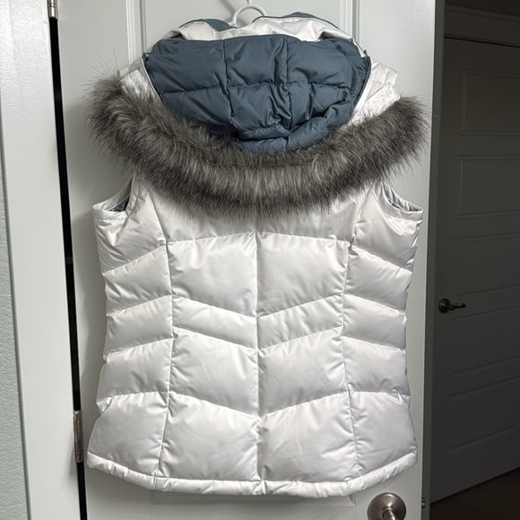 Women’s White Columbia Midnight Snow Down Vest, Large - Picture 7 of 14